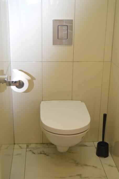 Spacious Old Town Family Peachy 2 Bedrooms Apartment, Nearby The Riga Presidential Castle ภายนอก รูปภาพ