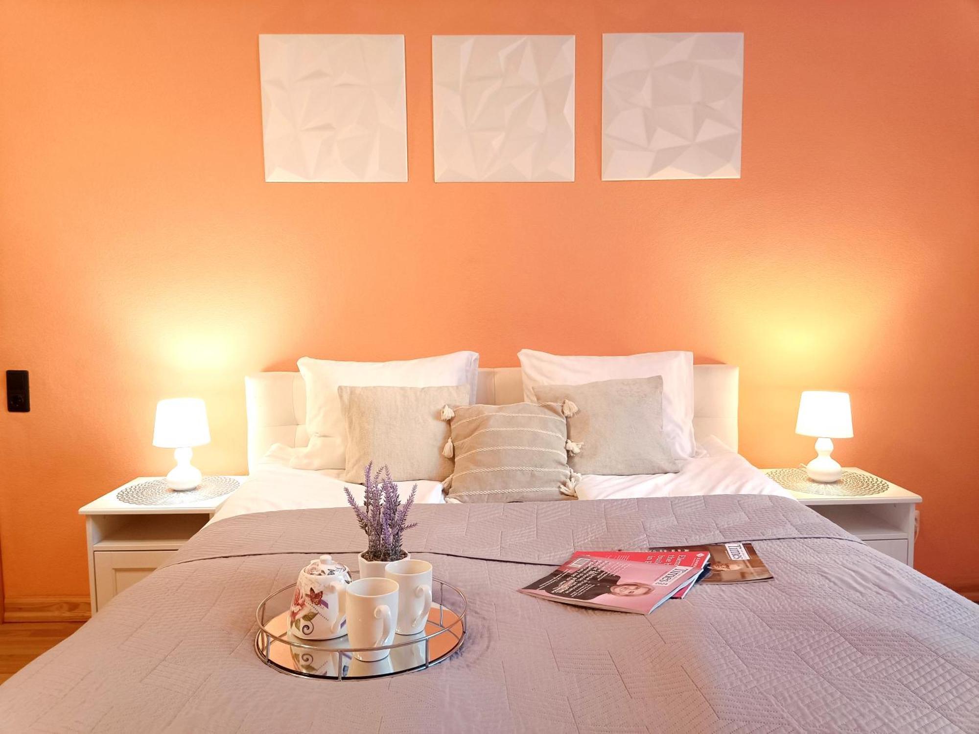 Spacious Old Town Family Peachy 2 Bedrooms Apartment, Nearby The Riga Presidential Castle ภายนอก รูปภาพ