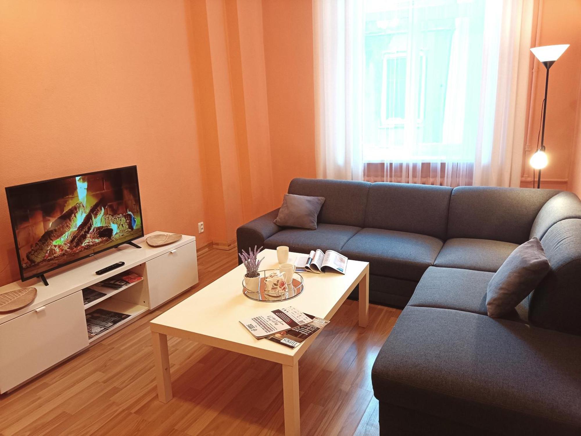 Spacious Old Town Family Peachy 2 Bedrooms Apartment, Nearby The Riga Presidential Castle ภายนอก รูปภาพ